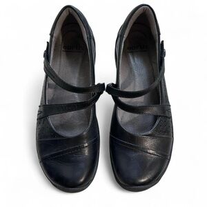 Earth Women's Black Mary Jane Shoes